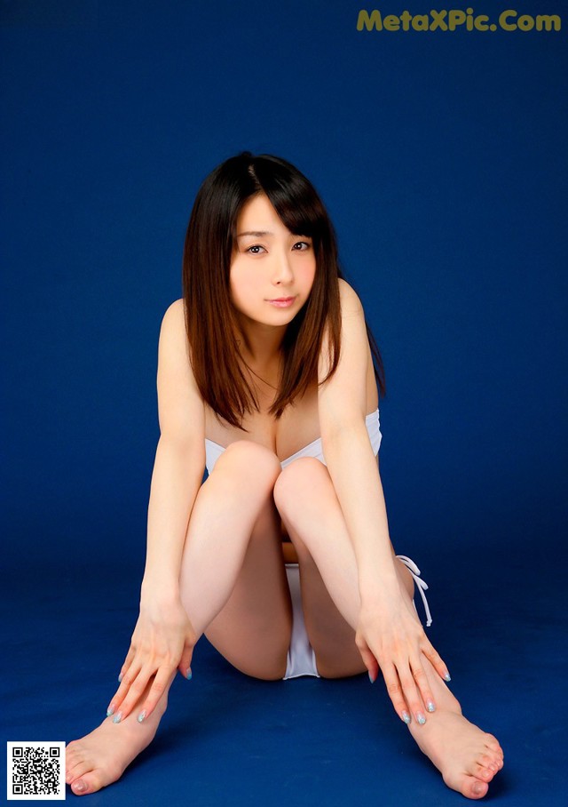 Miho Yuzuki - Australia Nude Pee No.475d37